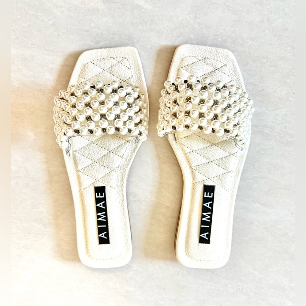 WOMEN'S  PEARL BEADED SLIDE SANDALS  - SIZE  5